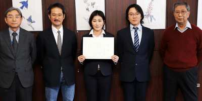 Dr. Ruriko Tanabe, Dr. Hitoshi Shibuya, and Dr. Masaru Tamura has won the Best Imaging Olympus Award.